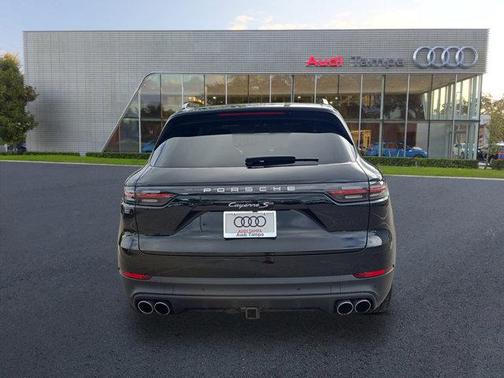 2023 Porsche Cayenne Platinum Edition