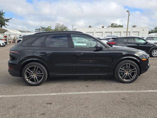 2023 Porsche Cayenne Platinum Edition