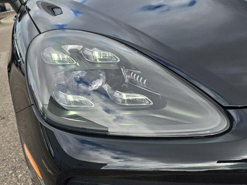 2023 Porsche Cayenne Platinum Edition