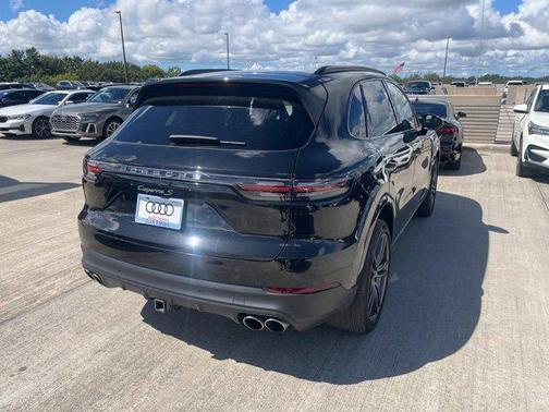 2023 Porsche Cayenne Platinum Edition