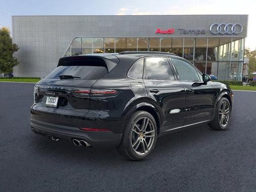 2023 Porsche Cayenne Platinum Edition