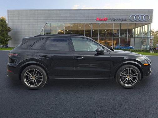 2023 Porsche Cayenne Platinum Edition