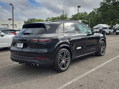 2023 Porsche Cayenne Platinum Edition