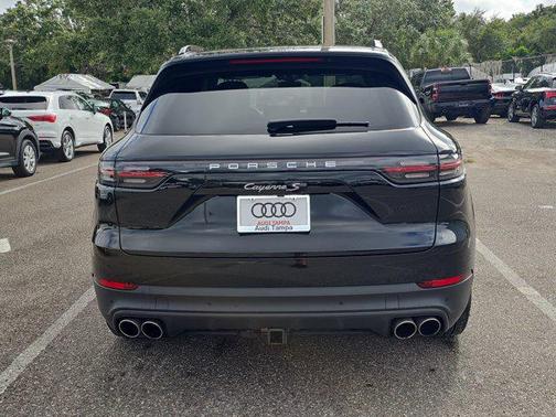 2023 Porsche Cayenne Platinum Edition