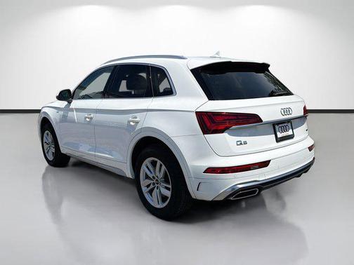 Ibis White 2023 Audi Q5 45 S line Premium