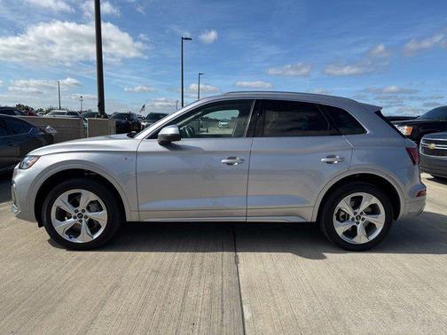 2023 Audi Q5 45 S line Prestige
