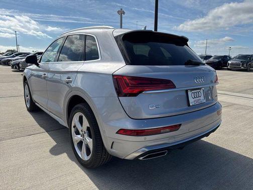 2023 Audi Q5 45 S line Prestige