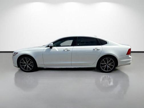 Crystal White Metallic 2020 Volvo S90 T6 Momentum