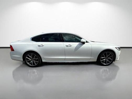 Crystal White Metallic 2020 Volvo S90 T6 Momentum