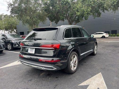2024 Audi Q7 55 Premium Plus