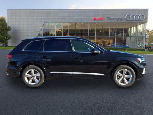 2024 Audi Q7 45 Premium Plus