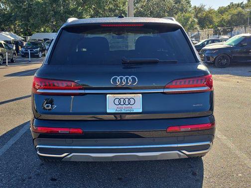 2024 Audi Q7 45 Premium Plus