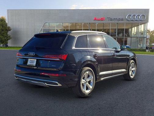 2024 Audi Q7 45 Premium Plus