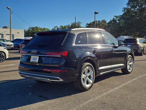 2024 Audi Q7 45 Premium Plus