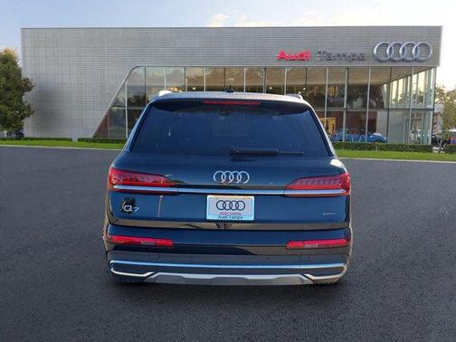 2024 Audi Q7 45 Premium Plus