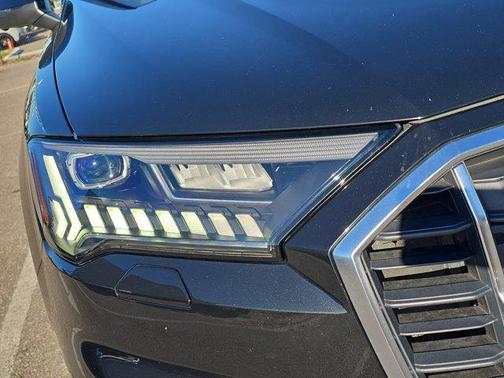 2024 Audi Q7 45 Premium Plus