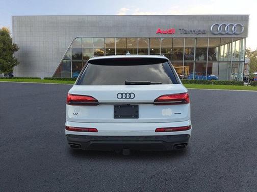 2025 Audi Q7 45 Premium Plus