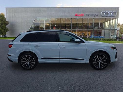 2025 Audi Q7 45 Premium Plus