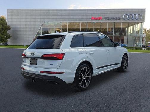 2025 Audi Q7 45 Premium Plus
