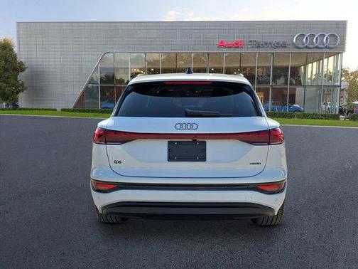 2025 Audi Q6 e-tron Prestige quattro