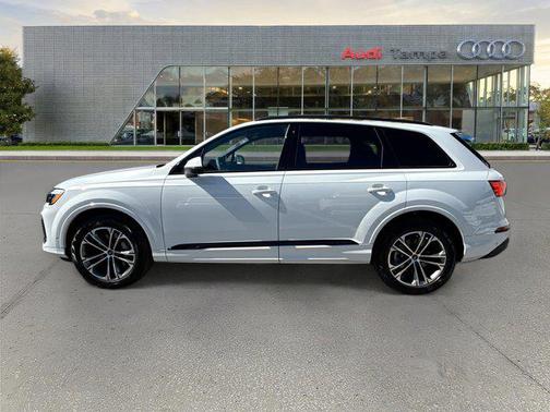 Glacier White Metallic 2026 Audi Q7 45 Premium