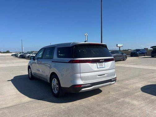 2023 Kia Carnival LX