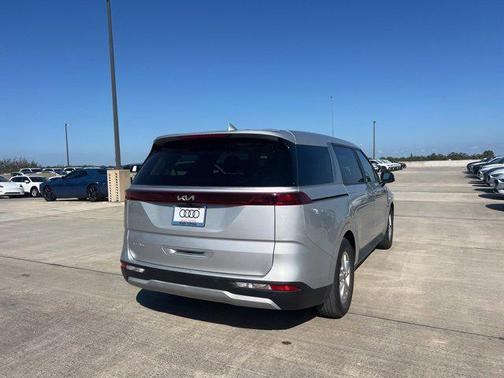 2023 Kia Carnival LX
