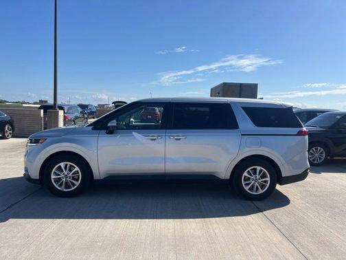 2023 Kia Carnival LX