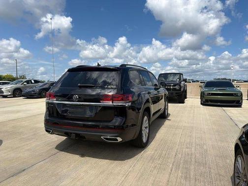 Deep Black Pearl 2023 Volkswagen Atlas 3.6L SE w/Technology