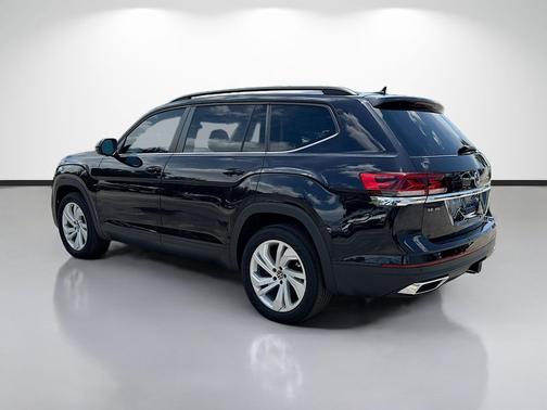 Deep Black Pearl 2023 Volkswagen Atlas 3.6L SE w/Technology