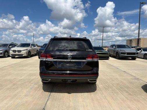 Deep Black Pearl 2023 Volkswagen Atlas 3.6L SE w/Technology