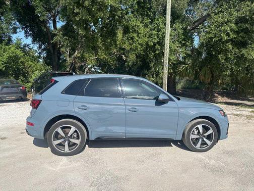 2022 Audi Q5 45 S line Prestige