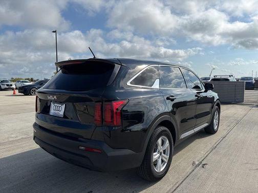 2023 Kia Sorento LX