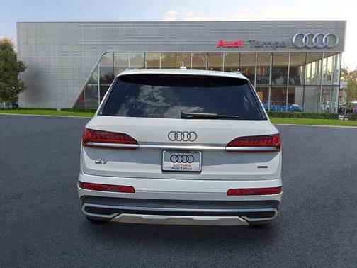 2022 Audi Q7 55 Prestige