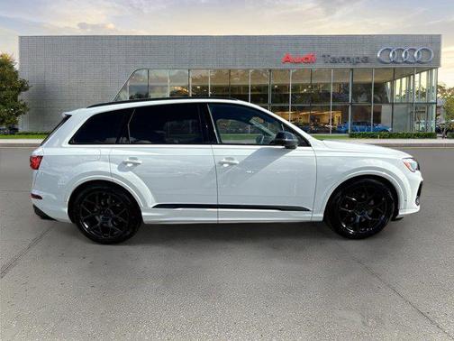 2026 Audi SQ7 4.0T Premium Plus