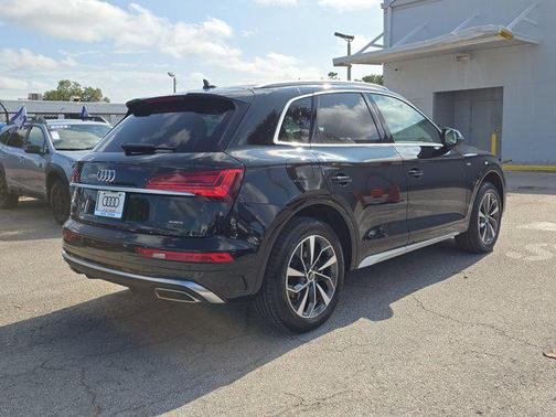 2022 Audi Q5 45 S line Premium Plus