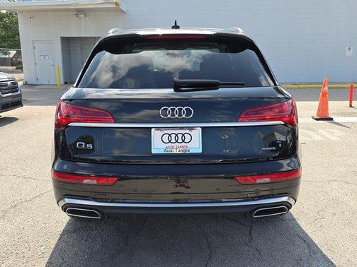 2022 Audi Q5 45 S line Premium Plus