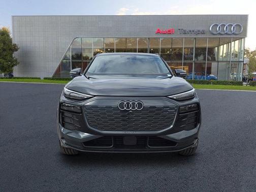 2025 Audi Q6 e-tron Premium Plus quattro