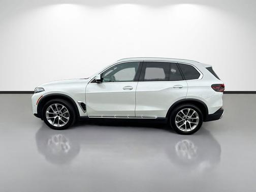 White Metallic 2025 BMW X5 xDrive40i
