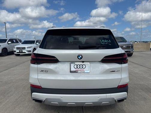 White Metallic 2025 BMW X5 xDrive40i
