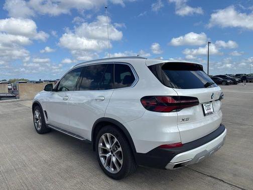 White Metallic 2025 BMW X5 xDrive40i