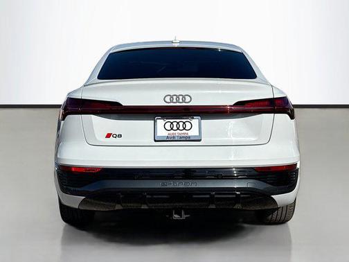 2024 Audi Q8 e-tron Premium Plus