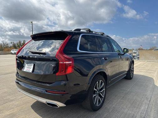 2019 Volvo XC90 T6 Momentum