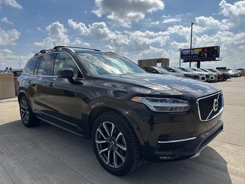 2019 Volvo XC90 T6 Momentum