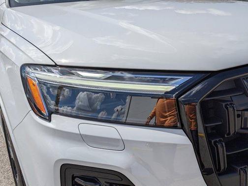 2025 Audi Q7 55 Premium Plus