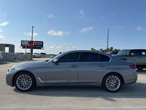 Skyscraper Gray Metallic 2023 BMW 530 i