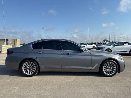 Skyscraper Gray Metallic 2023 BMW 530 i