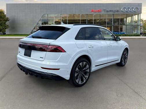 Glacier White Metallic 2026 Audi Q8 55 Premium Plus
