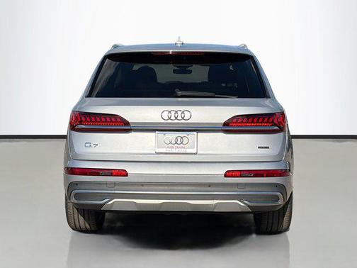 2022 Audi Q7 55 Premium Plus