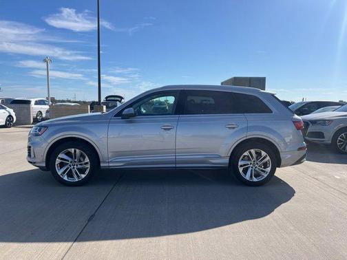 2022 Audi Q7 55 Premium Plus